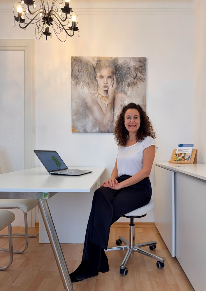 alt="Christina Kaiser, Heilpraktikerin und Apothekerin, Ganzheitliche Naturheilpraxis in Stuttgart"