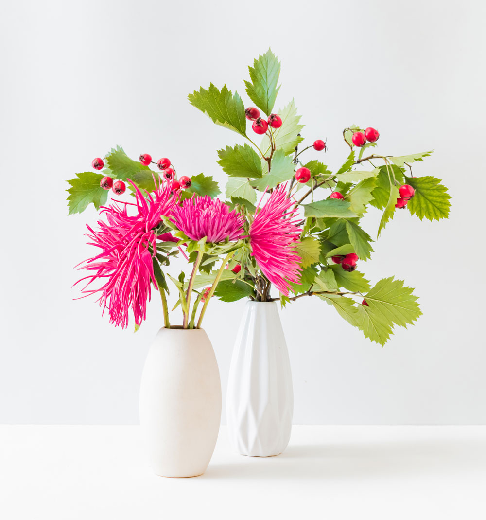 Blumen in der Vase als einladendes Symbol für Kontakt und Sprechzeiten in der Ganzheitlichen Naturheilpraxis von Christina Kaiser in Stuttgart